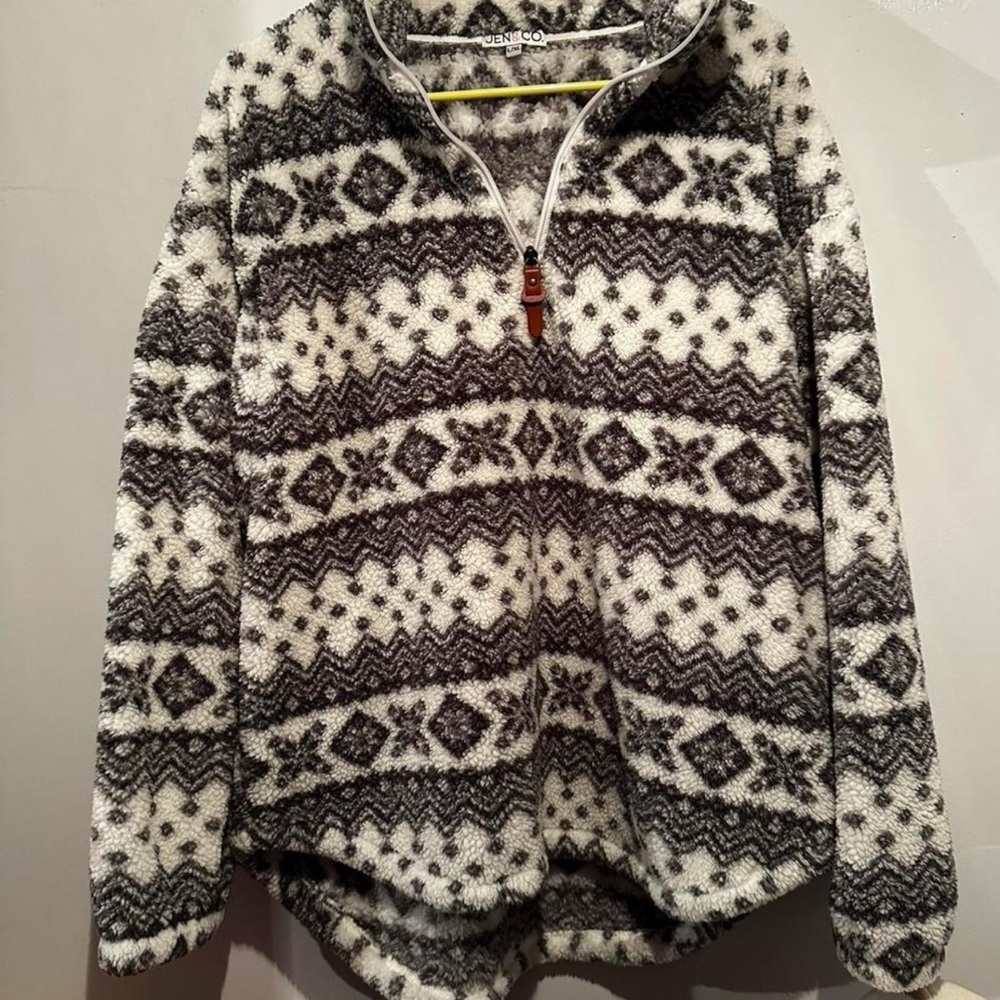 Men's Black and White Patterned Sweater